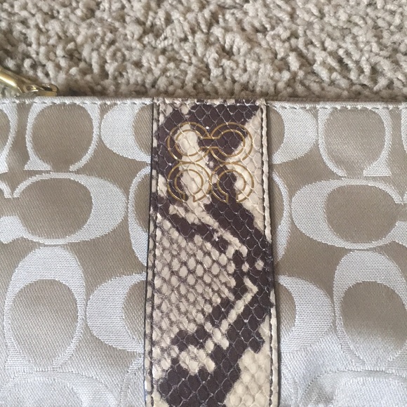 Authentic Coach wristlet - Picture 2 of 4